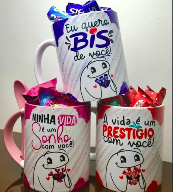 Trio de canecas personalizadas com chocolates